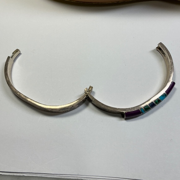 Taxco Sterling Silver Hinged Bracelet with multi color inlay. 2 3/8 inch across - Picture 6 of 8